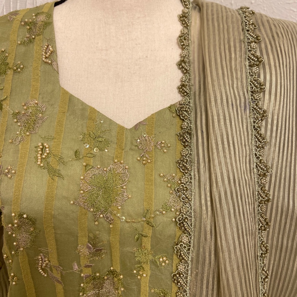 Pakistani Indian Formal Three Pieces Suit.